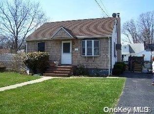 247 N Greene Ave, Lindenhurst, NY 11757