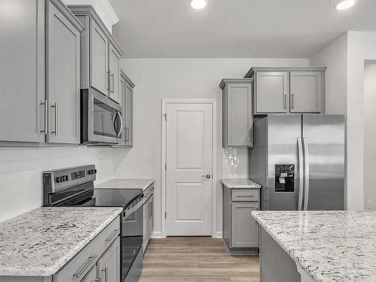840 McKenzie Park Ter — Photo 18