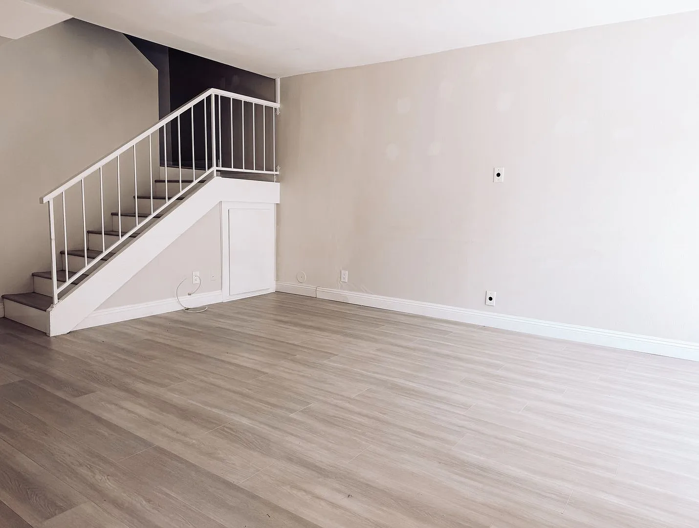 Large Townhome with 2 car garage — Photo 3