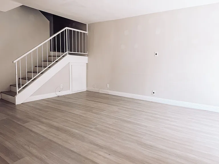 3476 Del Amo Blvd — Photo 3