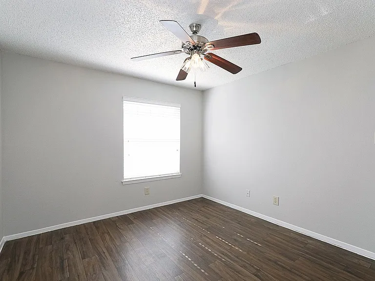 City Crest Apartments — Photo 137