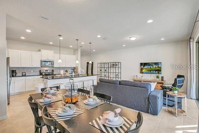 4 bed, 3.5 bath, 2102 sqft, $2,800 — Photo 4