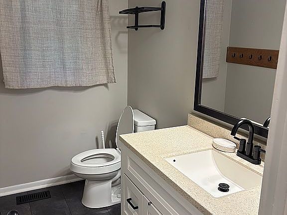 4th image of 107 Twain Dr