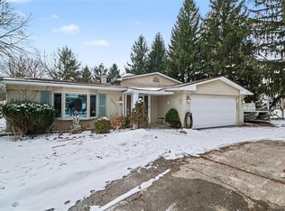 5597 Leafwood Dr, Commerce Township, MI 48382