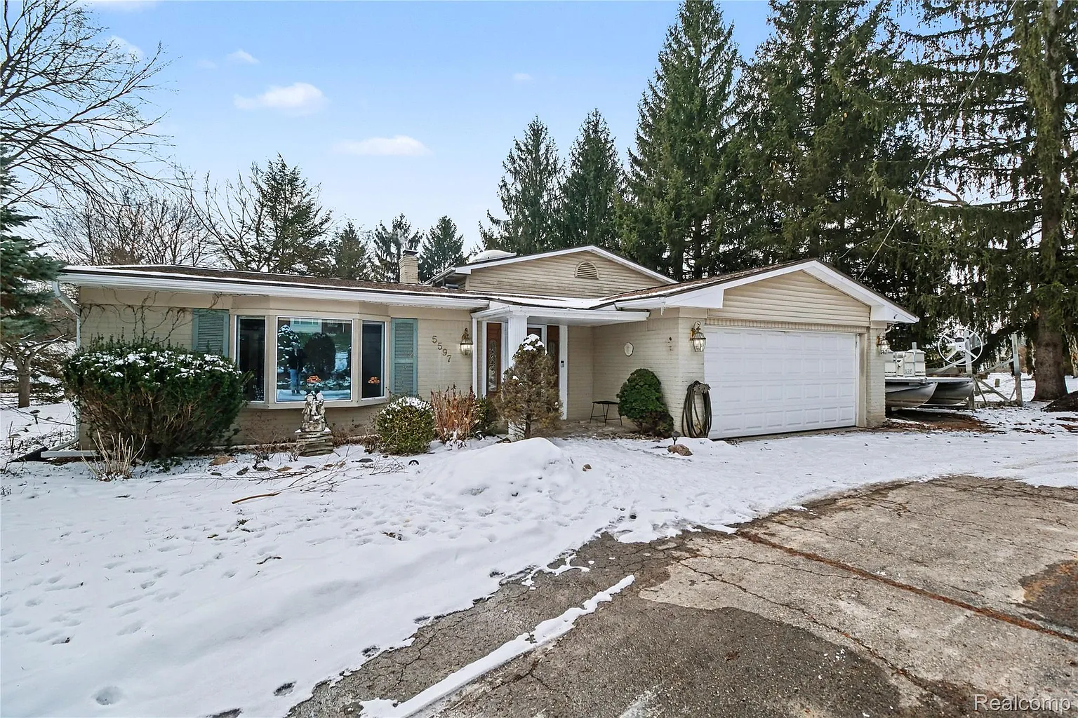 5597 Leafwood Dr photo 1