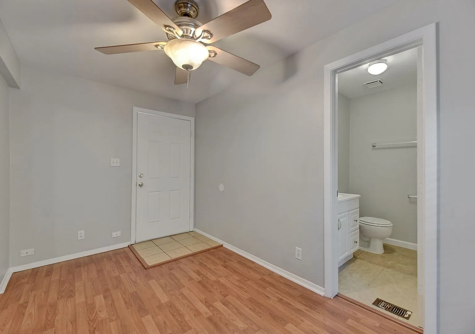 2712 Whitis — Photo 2