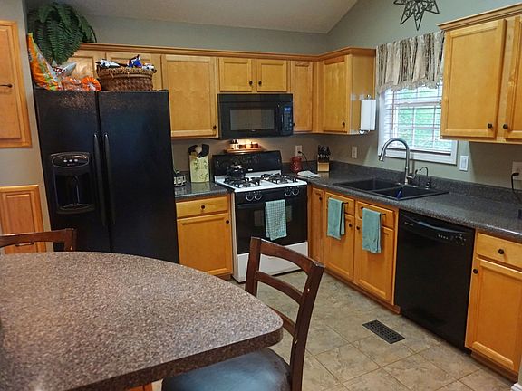 Island breakfast bar in kit.