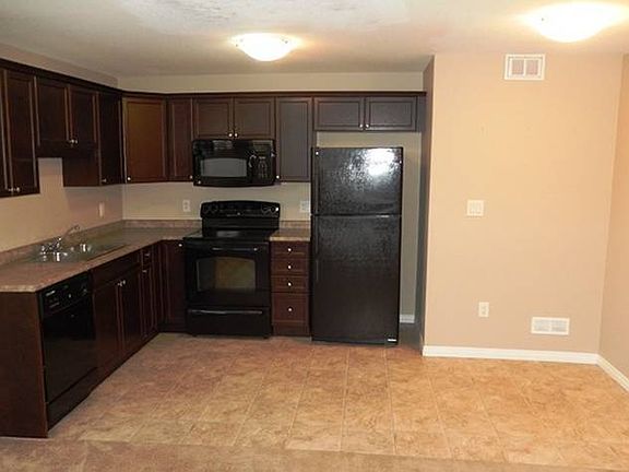 2nd image of 835 Glenview Cv