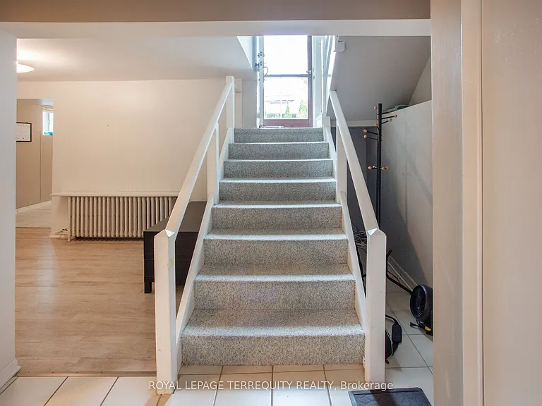 10 Northcliffe Blvd #BASEMENT — Photo 13