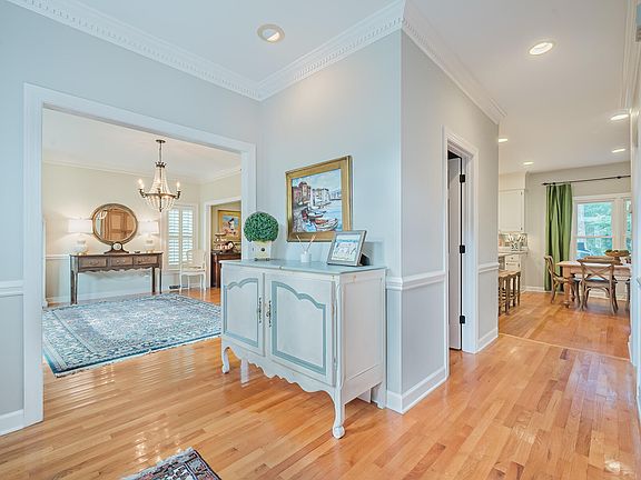 5th image of 599 Palisades Dr