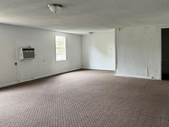 3rd image of 3811 Buchanan Loop Rd