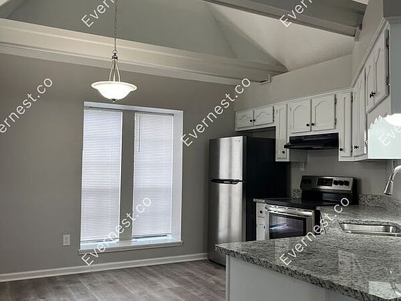 2nd image of 952 Millcreek Pl