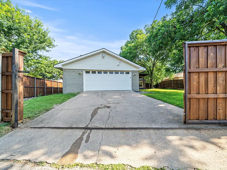 12408 Cedar Bend Dr — Photo 38