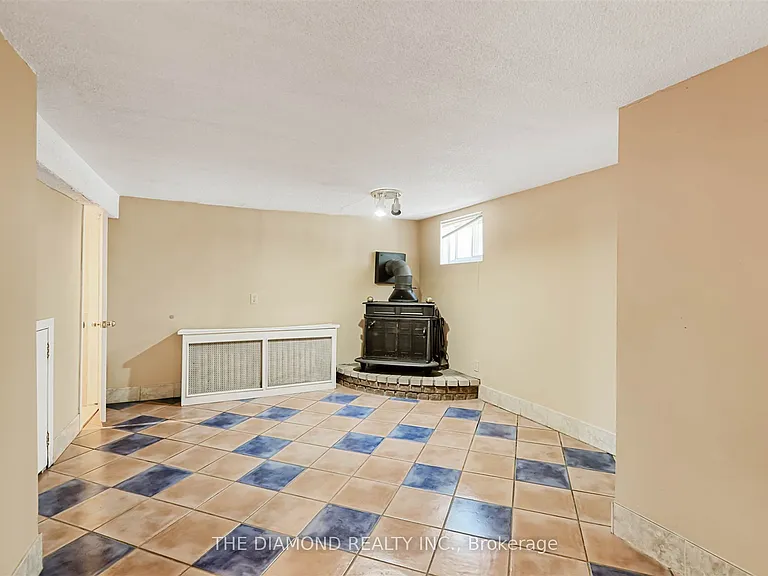 3927 Bloor St W — Photo 30