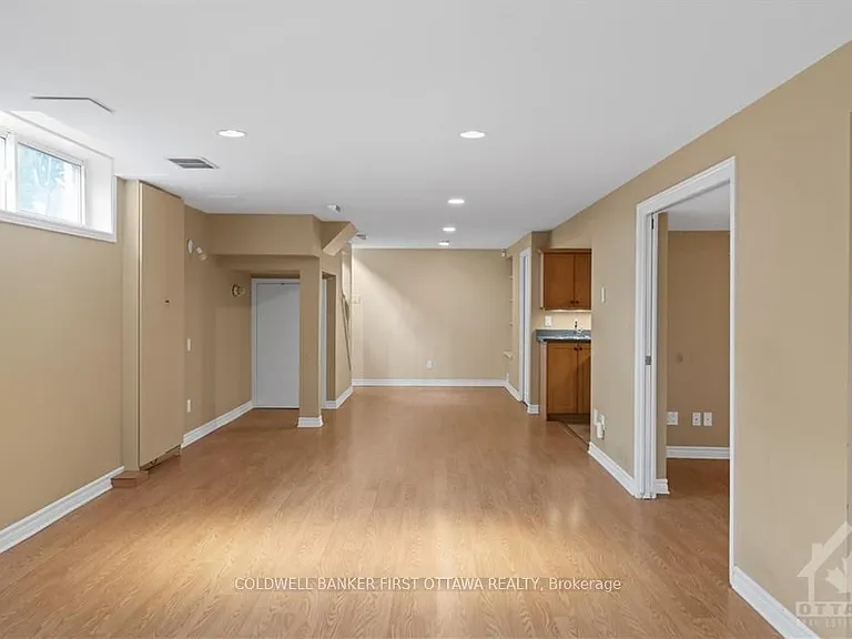 12 Oakwood Ave — Photo 22