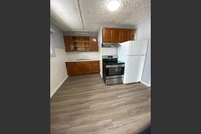 2 bed, $1,300 — Photo 4