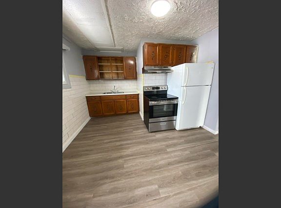 4th image of 385 Cathcart St #2