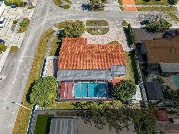 1630 SW 98th Ct, Miami, FL 33165