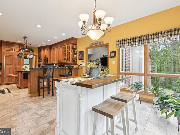 5th image of 10210 Norwood Ct