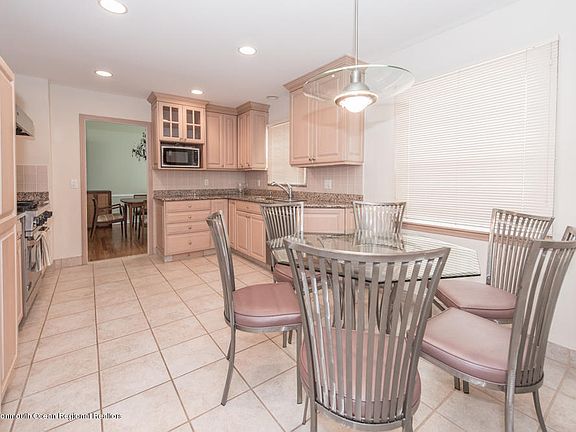 3rd image of 1301 Boxwood Dr