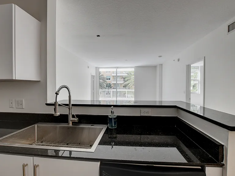 700 E Boynton Beach Blvd #403 — Photo 2