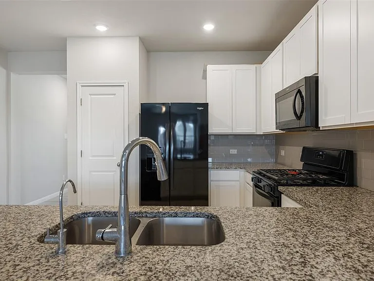 13724 Fallsprings Way — Photo 15