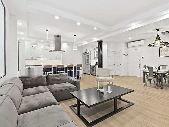 3rd image of 260 West Broadway