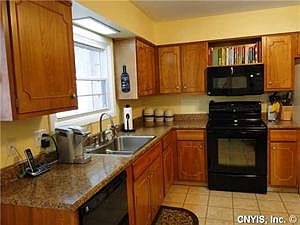 4th image of 7625 Admiral Dr