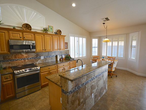 4th image of 631 W Thunderhill Dr