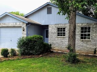115 E Veterans Pkwy, Rogers, AR 72756