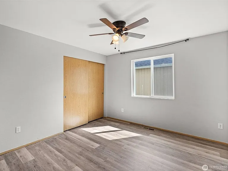 16602 Greenleaf Ave SE — Photo 9