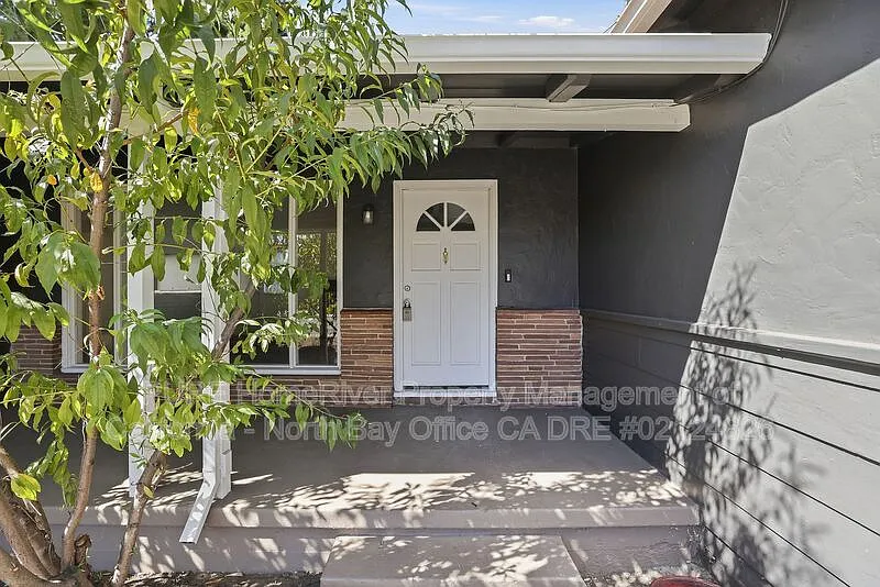 2 bed, 1.0 bath, 1006 sqft, $2,500 — Photo 3