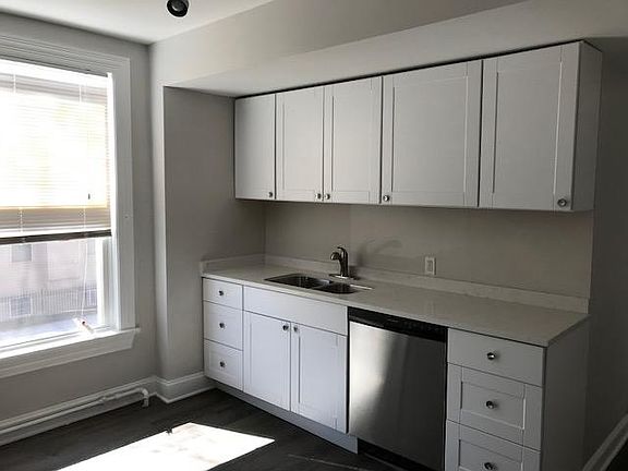 2nd image of 1931 W Summerdale Ave #2