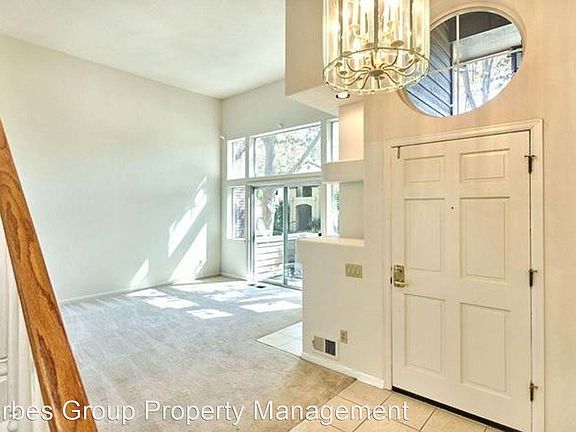 4th image of 540 Mill River Ln #1