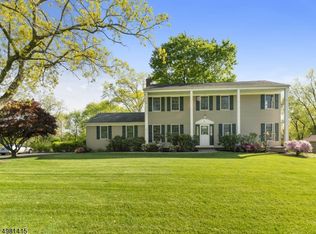 13 Hillcrest Rd, Hillsborough, NJ 08844