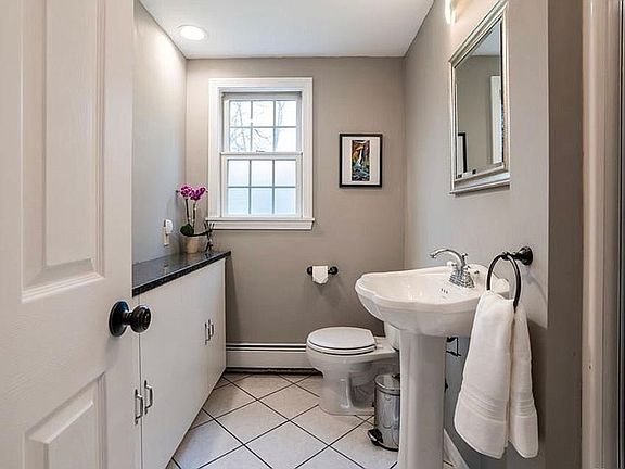 4th image of 5 Corinne Dr