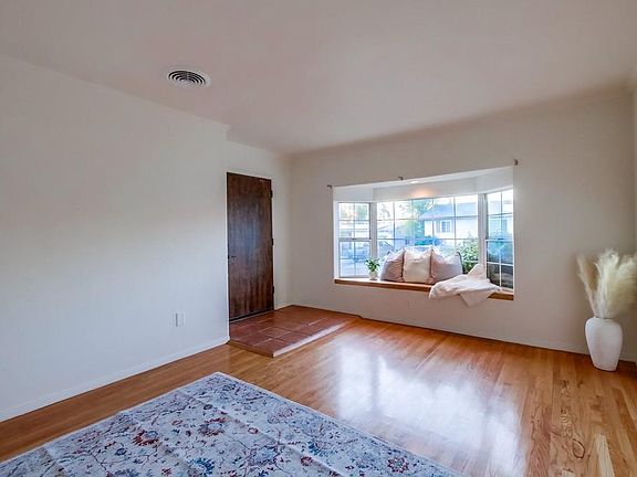 4th image of 1315 Clarke Dr