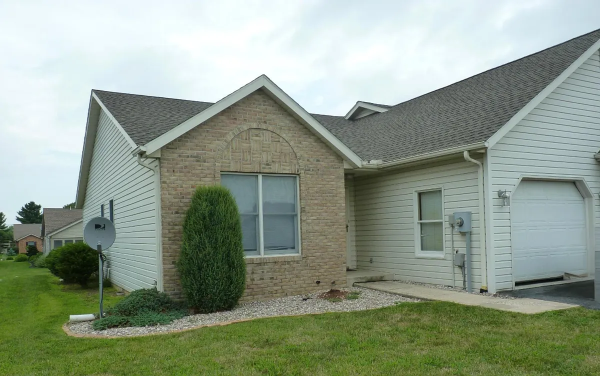 Building Photo - 71 Chadwick Dr