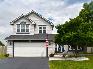 688 Birchwood Dr, Bolingbrook, IL 60490