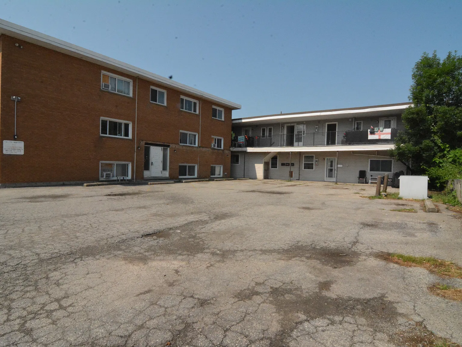 19 Wellington Street — Photo 1