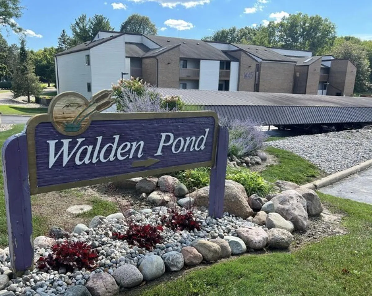 Building Photo - 1570 W Pond Dr #32