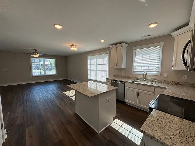1402 Martin Luther King Jr Ave #B — Photo 4