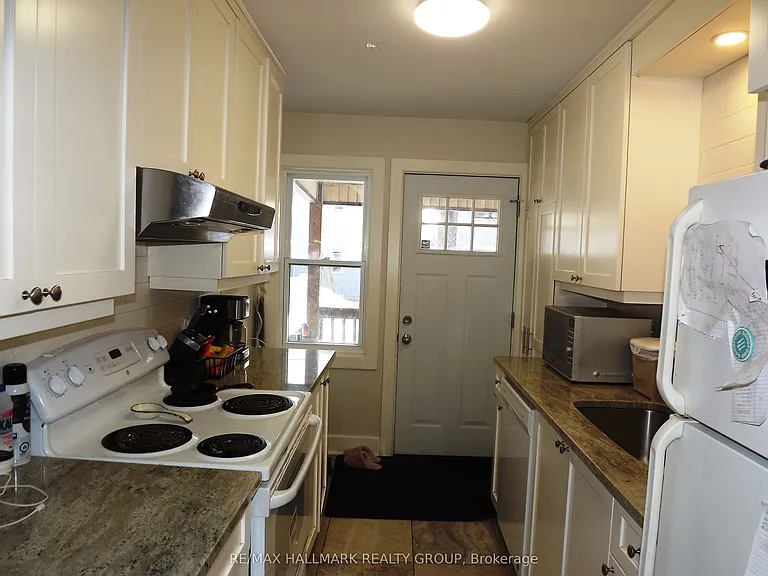 568 Gladstone Ave — Photo 5
