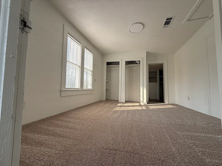 231 N Cotton St — Photo 30