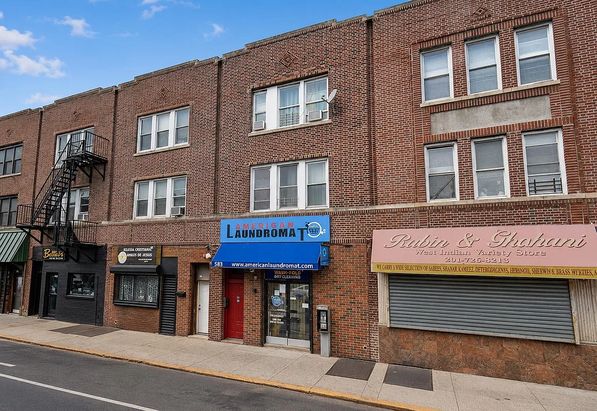 583 West Side Avenue 3