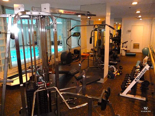 Sold by Warburg | media 7