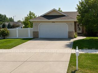 390 Bridger Dr, Ammon, ID 83406