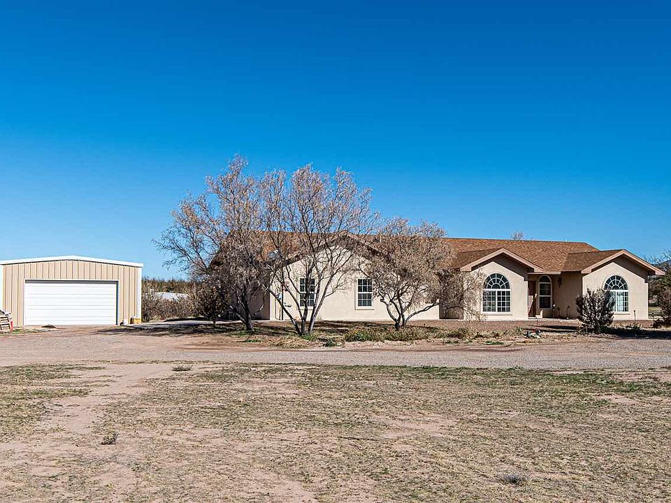 1st image of 8 Abercrombie Ln