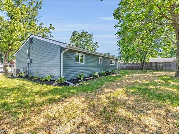 3rd image of 1484 Cherrywood Rd