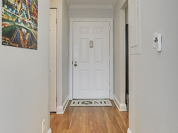 5th image of 900 N Stafford St APT 1104
